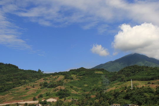 蓝天白云 马耳山