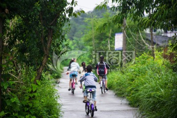 田园生活 小孩骑车 回忆