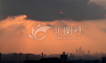 乌云下的南京城