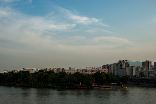 天空 建筑 湖畔