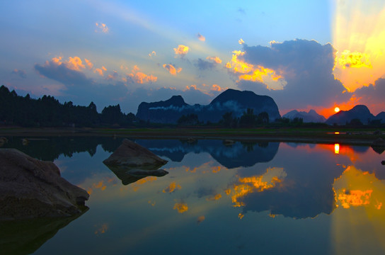 夕阳 湖泊