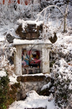雪中神龛