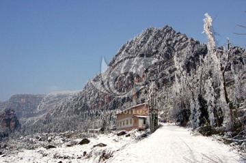 山野雪景