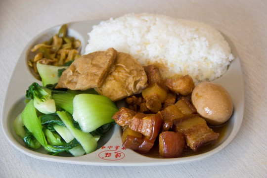 红烧肉套餐饭