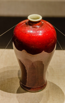 清代郎窑红釉梅瓶