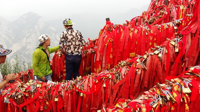 红丝带 华山金锁关