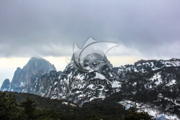 高原雪山