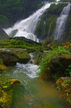 高山流水 瀑布