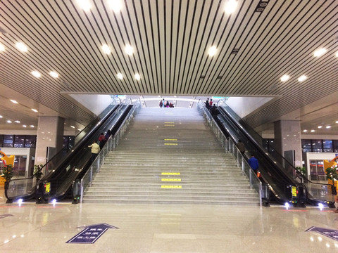 西宁火车站大厅