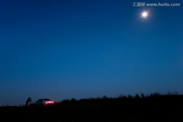 摄影师 拍夜景 拍月亮