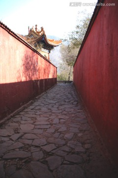 黄瓦红墙