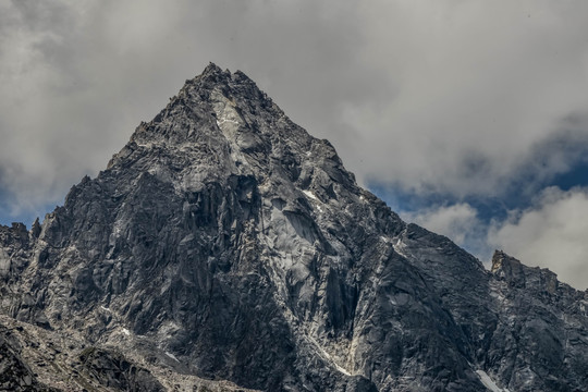 毕棚沟雪山