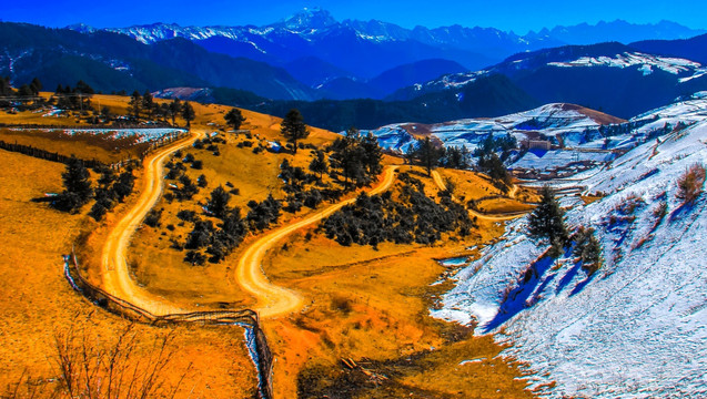 高原雪景