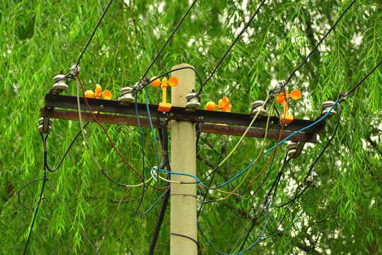 电力线路驱鸟器