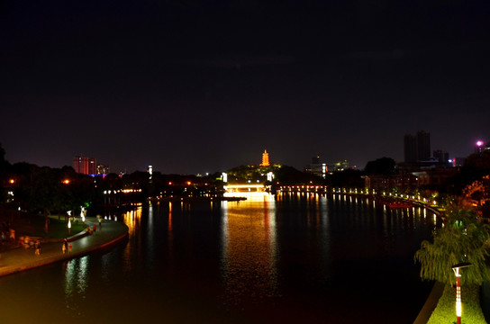 佛山千灯湖公园夜景