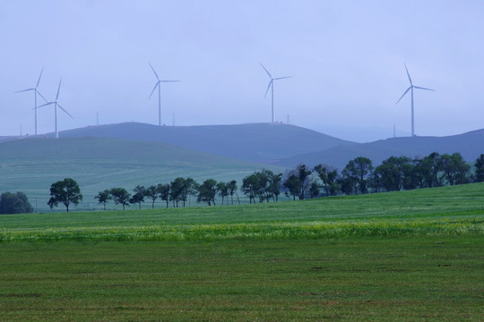 草原的风力发电机