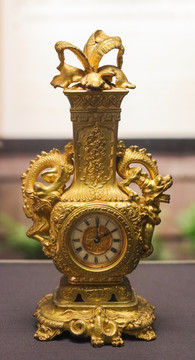 皇室遗珍 铜镀金瓶式表