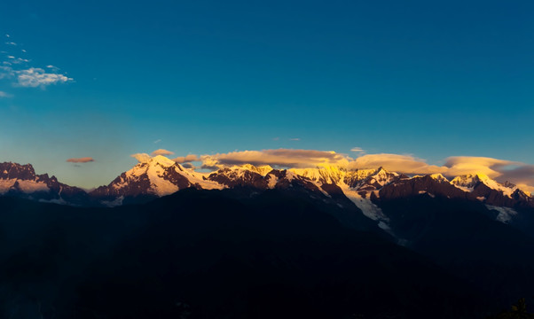 梅里雪山 日照金山