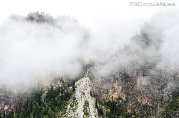 四川九寨沟雪山和原始森林