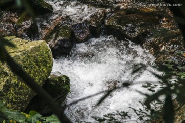 燕子河大峡谷山泉