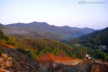 清晨的山