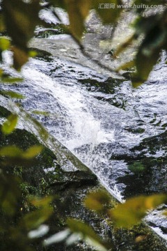 燕子河大峡谷山泉