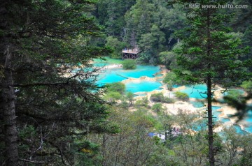 黄龙瑶池蓝色彩池风景