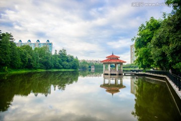 湖景凉亭