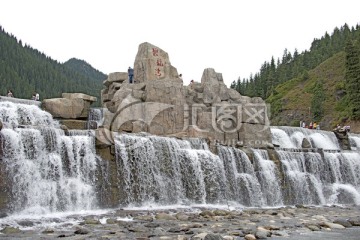 天山大峡谷 碧龙湾瀑布