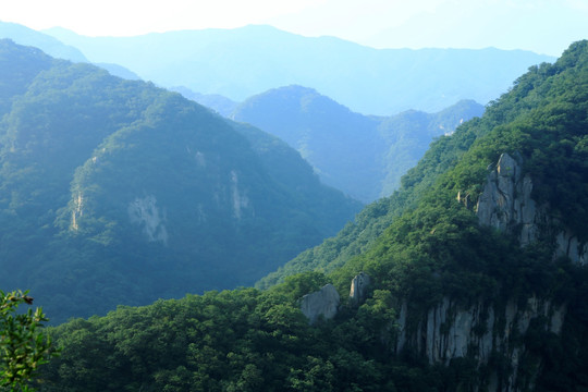 崇山峻岭