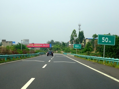 高速公路 车距确认指示牌