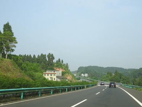 成南巴高速公路风光