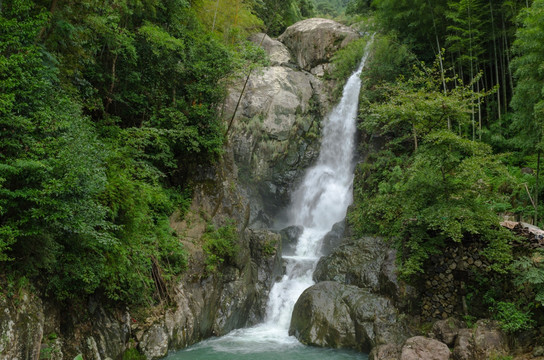 半岭飞瀑