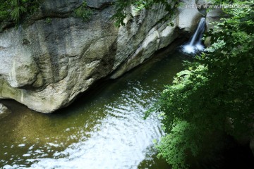 小溪流水