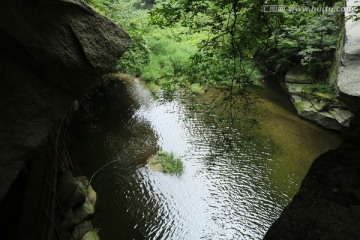 小溪流水