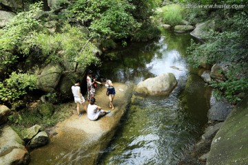 小溪流水