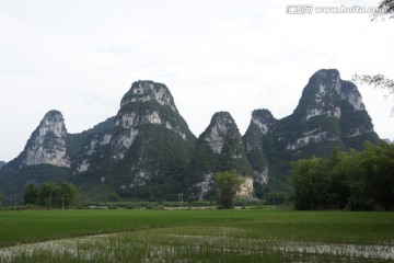 层峦叠翠