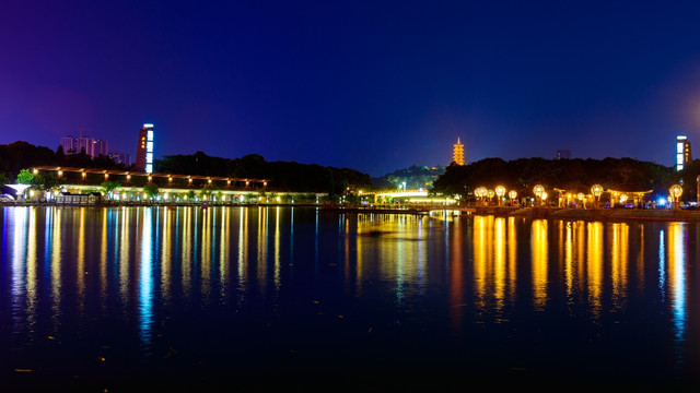 佛山千灯湖公园夜景