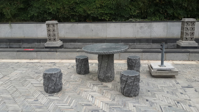 中式石桌石凳石灯