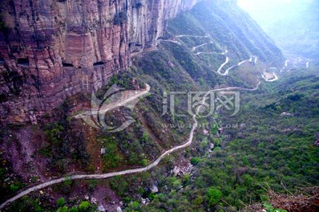 红岩绝壁大峡谷