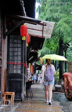 上海朱家角雨中古镇游