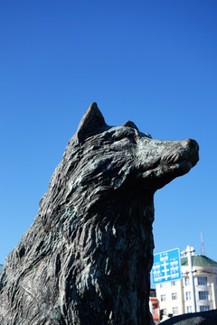 草原狼雕塑