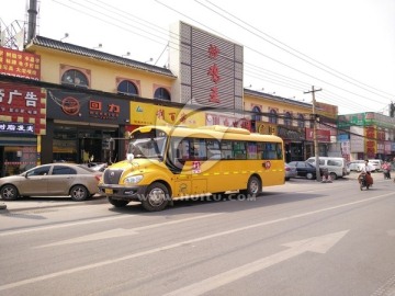 黄色校车