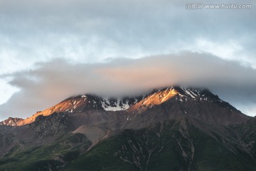 祁连山雪山日出风景