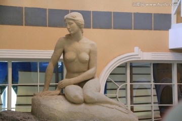 女人雕塑