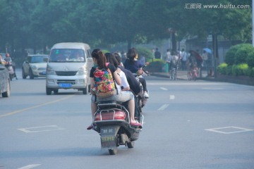 电动车载客