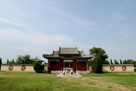 东平湖湖心岛藏梅寺