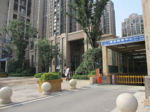 建业贰号城邦地下车库