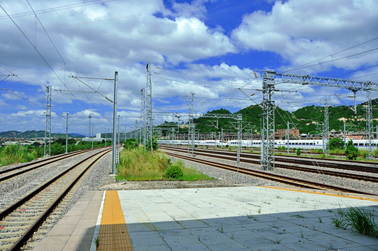 动车站附近的铁路风景