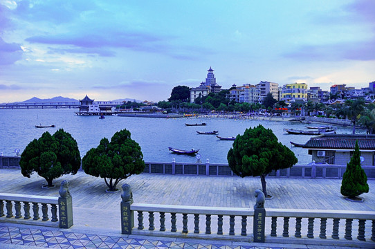 观看海边风景